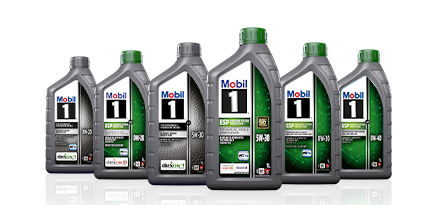 6 adet bir litrelik Mobil 1 şişenin görseli