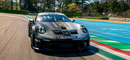 Porsche GT3 Cup araba pistte giderken