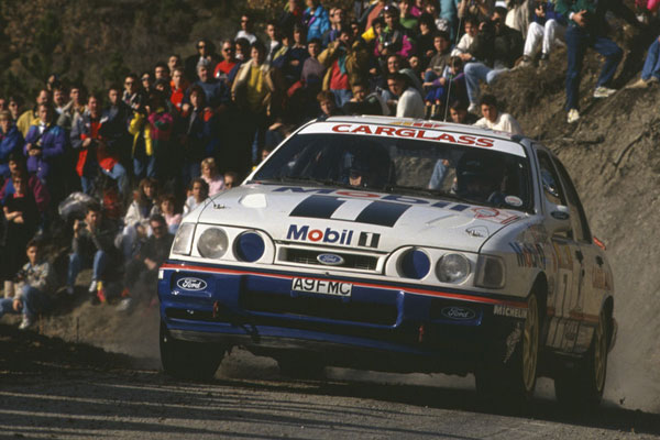 François Delecour, 1992 Monte Carlo Rallisinde ralli arabasıyla sürüş yapıyor