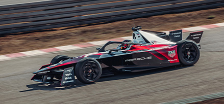 Porsche Formula E aracı yolda